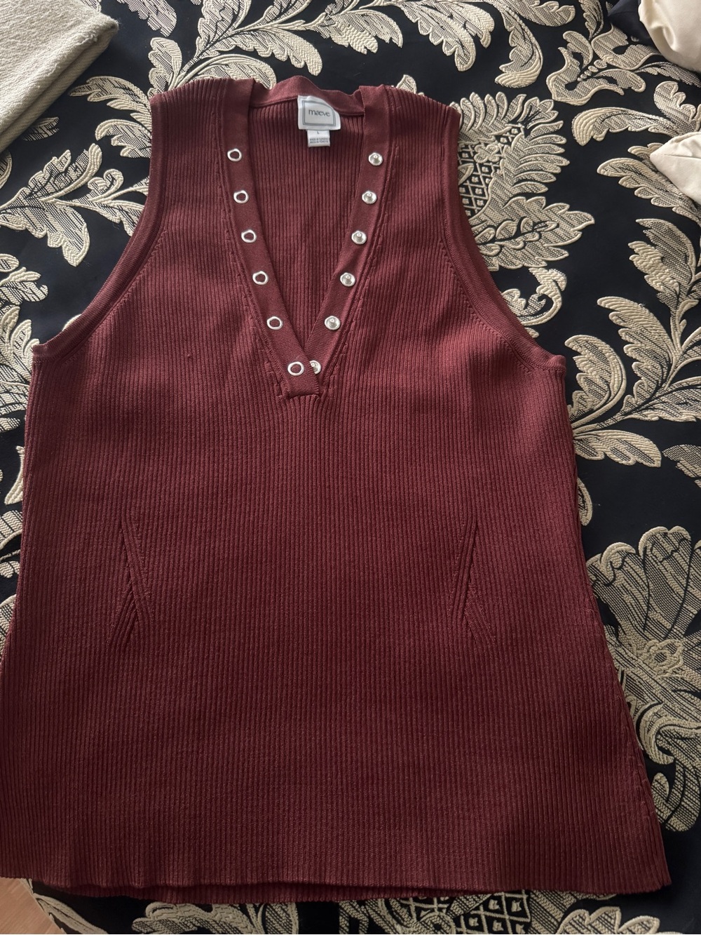 Maeve Sleeveless Ribbed stretchy V-Neck Tank Top - Burgundy
